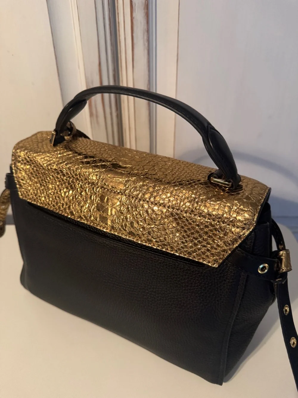 Michael Kors Bristol Black Metallic Gold Snake Embossed Leather Purse Bag - Picture 7 of 10